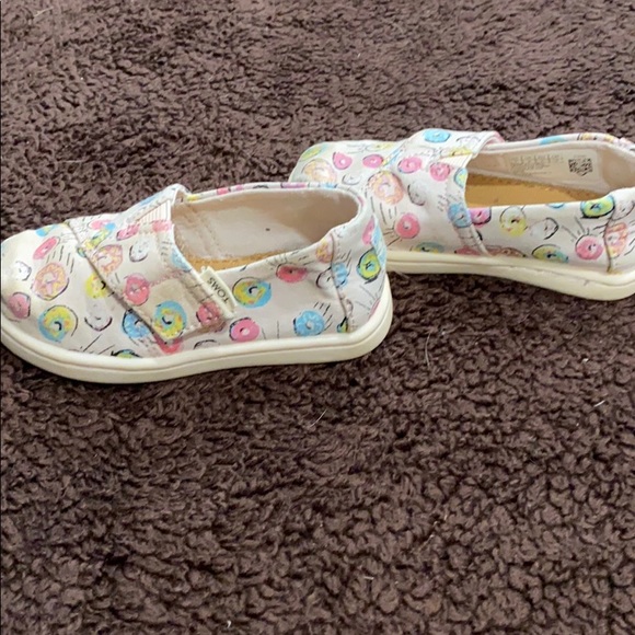Tom’s Donut Slip-Ons - Picture 3 of 6